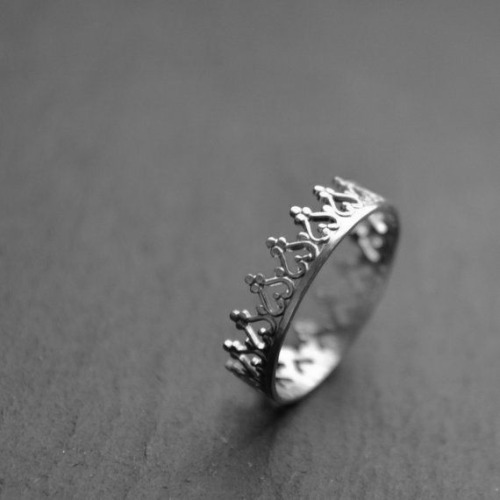 cost8801:  fashion crown  ring ,only $1.99 shop at www.cost21.com Shop link: cost21.com/