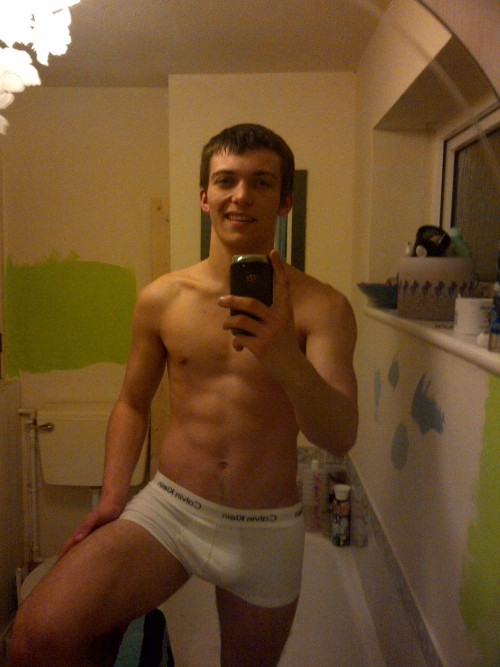 collegecock:  str8friendsexposed1:  Eddie, Str8friendsexposed**   love this guy 