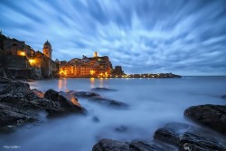 morethanphotography:  Vernazza…. by RosarioLaSpisa