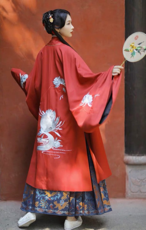 Traditional Chinese HanFu by 兰若庭· 乘黄披风 