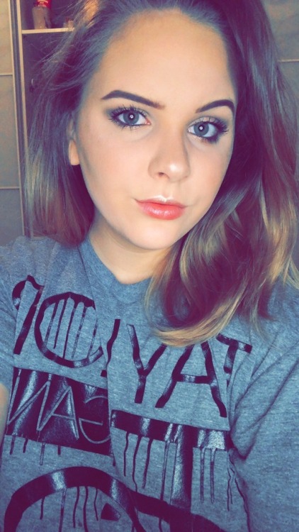 madw0rldimlivingn: Reblog if you wanna cum on my face