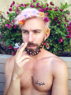 majormitchmajor:  lukeaustinyeah:  little-king-of-the-stage:  His tattoo translates to ‘faggot’. WHY  Because i am one.   