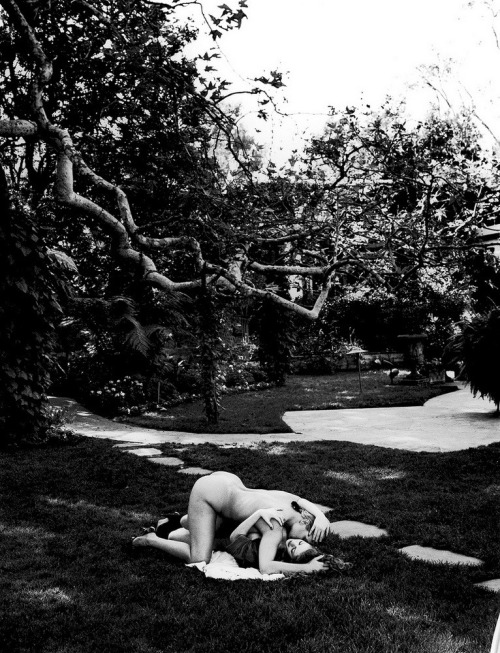 aestheticdivision: / Helmut Newton, ‘Debra and Red’, Exterior, Beverly Hills (1991)