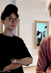 hope-film:he’s really out there looking comfy and gorgeous huh
