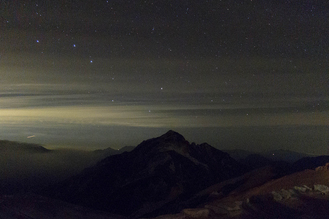 worldes:  The Big Dipper and Mt. Tsubakuro. by t-nomacchi on Flickr. 