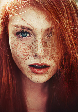 cumragdoll:  girl crush #99. freckles. freckles.