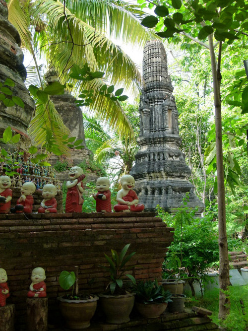 Wat Phut Thai Sawan in Ayutthaya / Thailand (by Christopher Snyder).