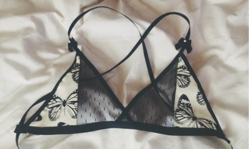 helainetieu:  If you haven’t already, stop by my online store! www.helainerose.bigcartel.com 