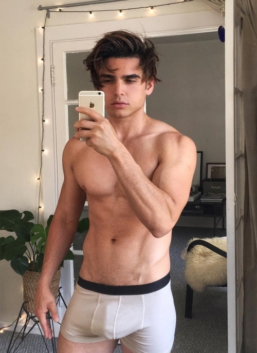 bring-down-the-house:Anyone know who this is?