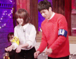 taenggyu:  jimin teaching myungsoo how to dance to “like a cat” o(=^･ω･^=)o