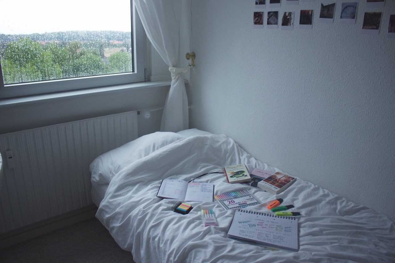 booksandsharpies:  I kinda love when the sky is grey and it’s raining, I don’t