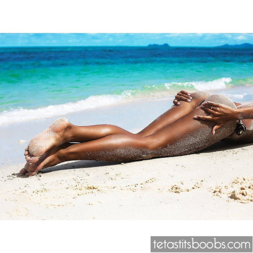 tetas-tits-boobs: Daria Shy so dirt at the beach