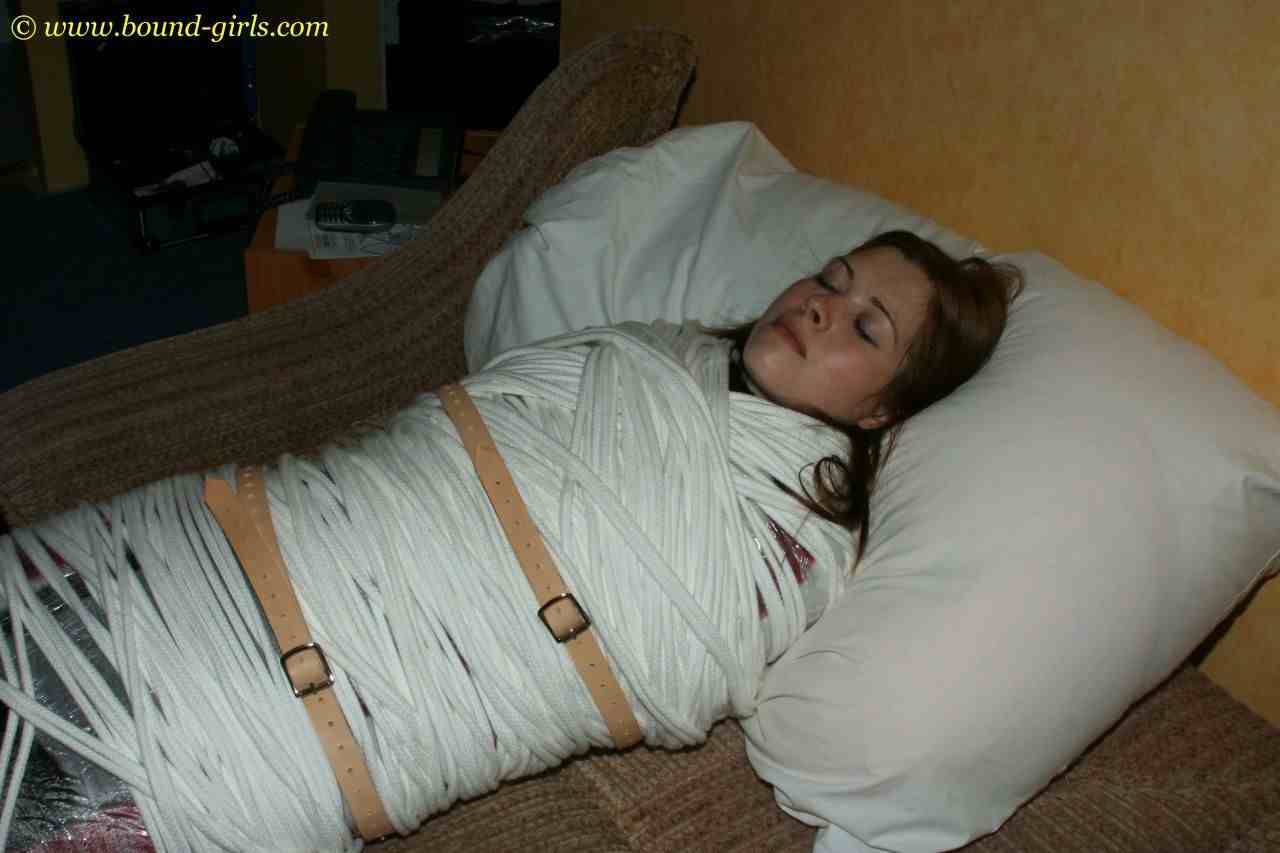 fuzzbond:  More images from this great blanket bondage set.