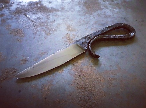 164 mm long for this high carbon steel knife with light filework on the back, and a fire-black finis