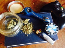 hello-mirror:  Happy stoner Sunday! I’ve