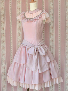 mlle-marianne:  I wanted to share my love for the chiffon fabric in lolita, so here