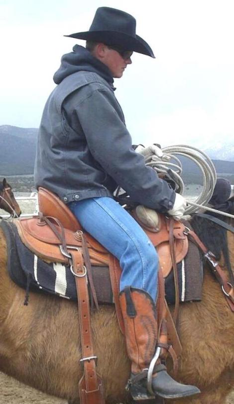 bootsize10: Love the boots, He needs some spurs…… 