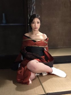 japanesebdsmofficial:  Shibari&amp;Photo Naka AkiraModel Hana Kano