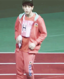 yeoluhan:  chewswaggie: let me show you how to walk/run …  プリケツヒムチャニ… 