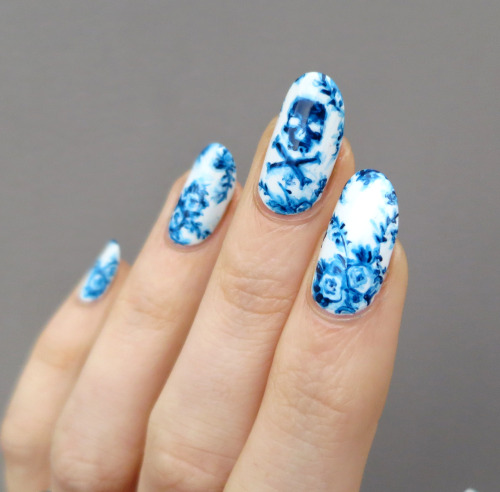 Porn Pics ladycrappo: Flow blue china nails.  Someone