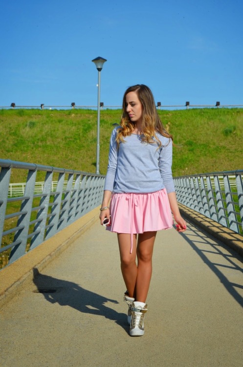 http://balaczka.blogspot.com/2014/05/grey-pink-dress.html