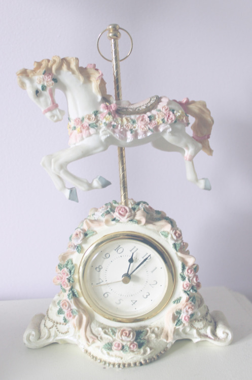 thecreepylittlegirl:  my thrifted clock is so pretty 
