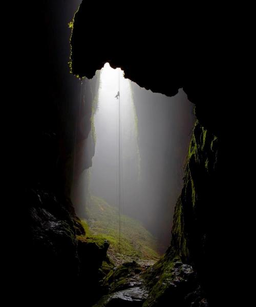 innerbohemienne: The Waitomo cave system in New Zealand, noted for its stalactite and stalagmite fo