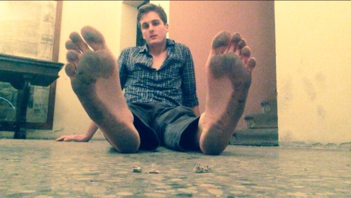 gayfootblog: start licking…