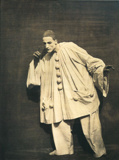 curiousmiscellanies:   curious miscellanies Pierrot 