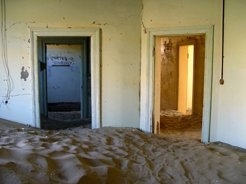 leighhecking:In southern Namibia, there is a ghost town named Kolmanskop that is slowly being taken 