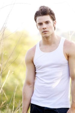 bashfulbadgersblog:  Why no one looks better in a vest than Josh Henderson. 