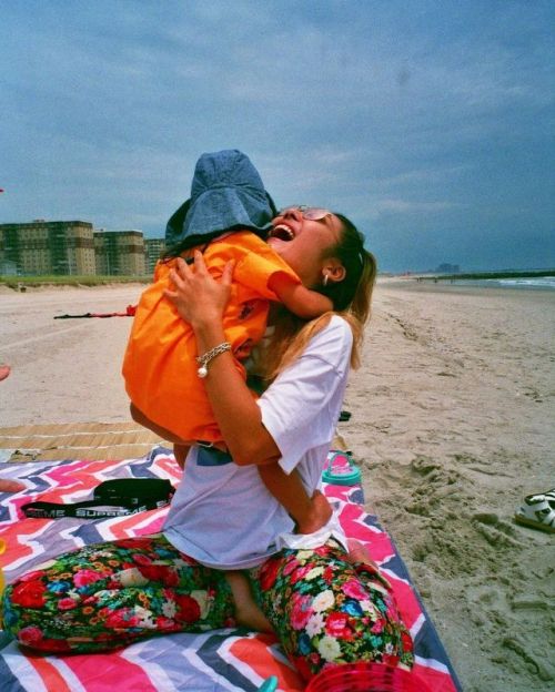 MOOD⛱‍♀️ by @omoide_films  #mayuxallie #mayumamastyle #konnichiwaallie (at Rockaway Beach, Queen