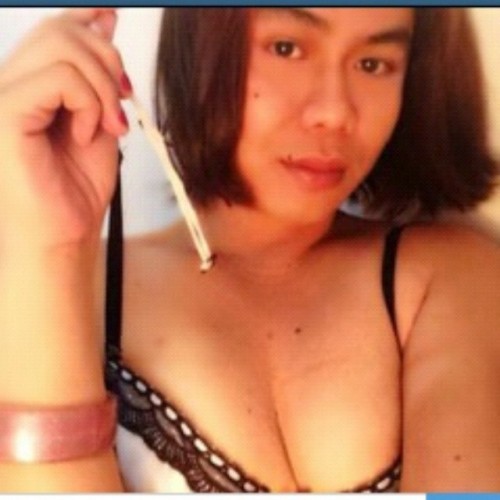 Boys,Girls anyone love&rsquo;s me go and follow this hoti girl she is from philipines the most s