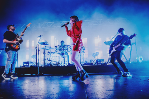 tritonhighlander: CHVRCHES - Birmingham O2 Academysource: Highlight Magazine@chvrches @laurenevemayb