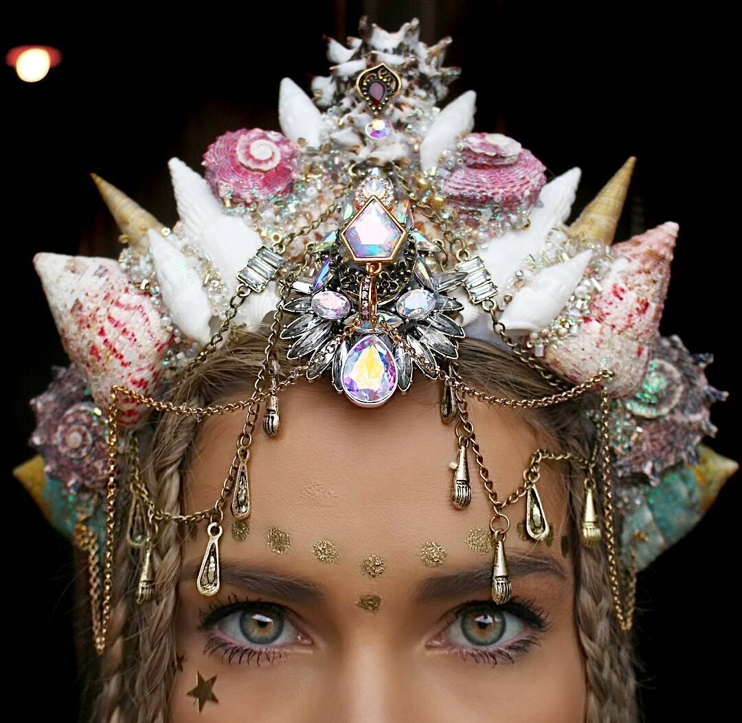 habibinasir:  culturenlifestyle:  New Dazzling Mermaid Crowns Inspired by Ariel by