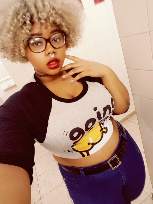 afatblackfairy:Took more selfies today before class