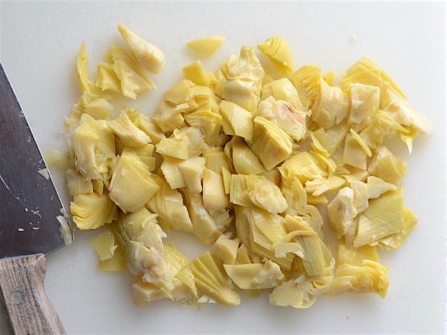 foodffs:  20 MINUTE CREAMY SPINACH ARTICHOKE PASTA Really nice recipes. Every hour.