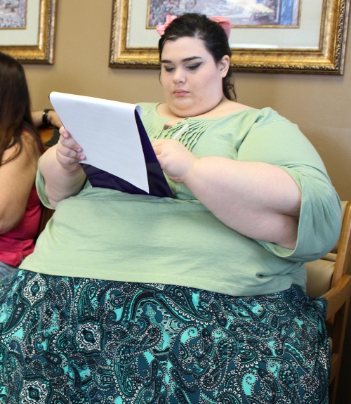 yetanotherfeeder:  ussbbwlover:urnvr2big:hillenjoe:The unique, the gigantic, the beautyful Amber RashdiAnd she’s a nerdspecial USSBBWShe looks very cute!