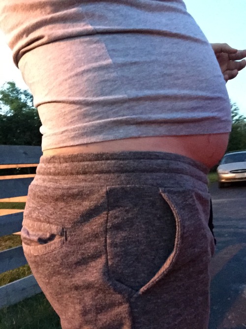 radioactivejam: Boys in sweatpants are like my *thing*