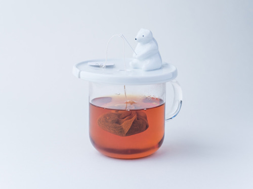 vacilandoelmundo:  Tea Bag Holder “Shirokuma,” ¥3,000 @ Necktie The Tea Bag Holder “Shirokuma,” is a completely new product in which polar bear makes dull waiting times entertaining by going fishing. 