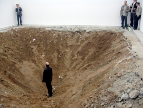 plantare:Urs FischerYou, 2007 Urs Fischer achieves the illusion of removing the gallery it