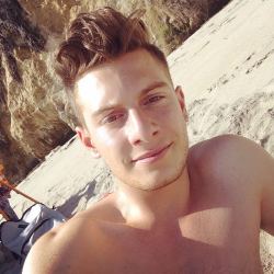 riyadhk:  Found a secret beach with only