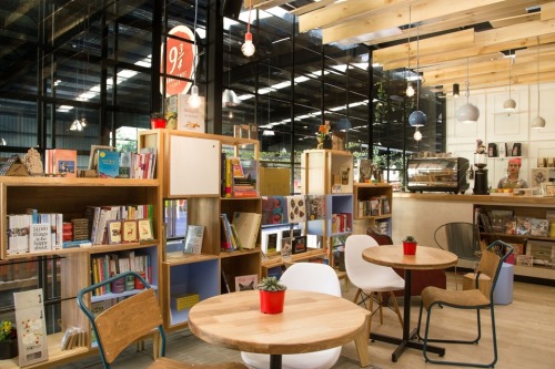 A bookstore cafe specialized in children in Colombia #InteriorDesign by PLASMA NODO. bit.ly/1