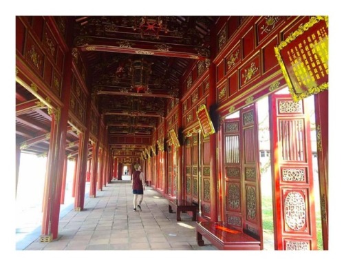 Hue pt. 1 Wandering halls nearly a thousand years old #nguyendynasty #imperialpalace (at Imperial C