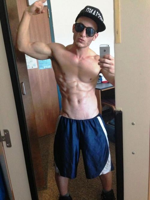 armpitluvrs:  Yo Gun Show us your Gunz! [click here] 