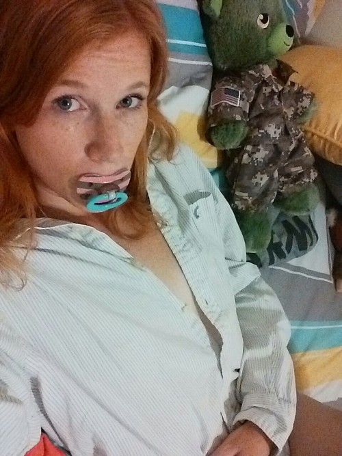 foxylittlepirate: How to get out of Daddy’s rule about wearing clothes while padded: wear his shirt 