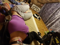 daddysfreakygirl:  Lazy day with sweatpants