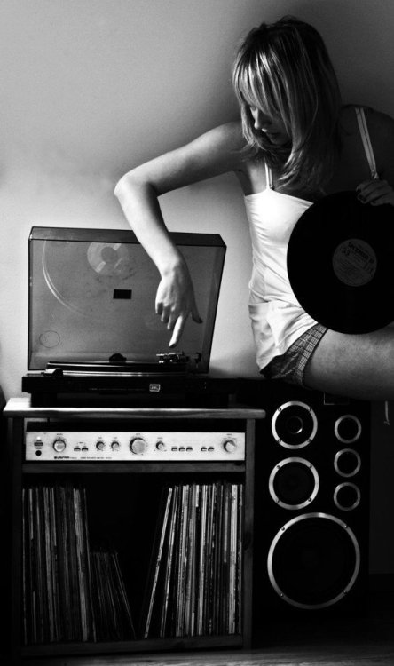 arnold-ziffel: Music was there… when nobody was…