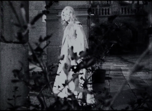 365filmsbyauroranocte:Maria Rohm in Cuadecuc, Vampir (Pere Portabella, 1971)