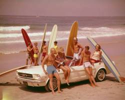 ohthentic: coolkidsofhistory:  1960s Beach